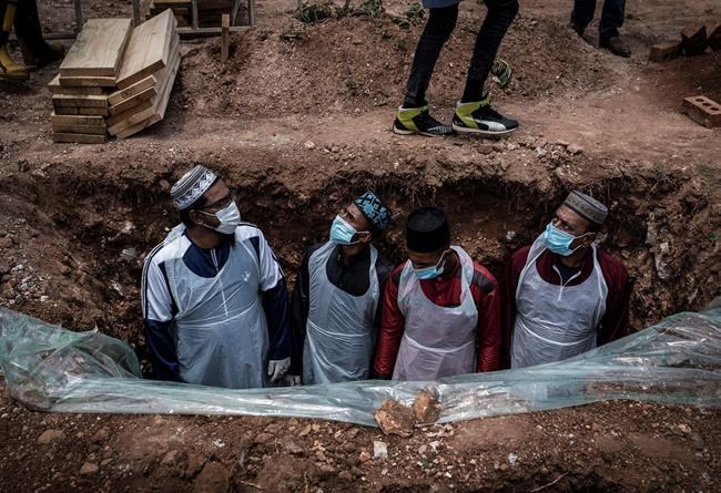 South Africa on verge of new virus rules as it hits 1M cases | iNFOnews.ca CP337620299