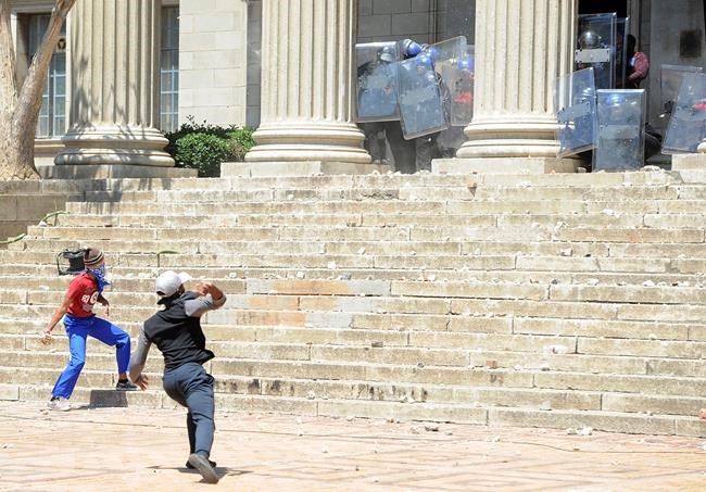 'Hell broke out:' South African police, students clash | iNFOnews.ca 'Hell broke out:' South African police, students clash | iNFOnews.ca
