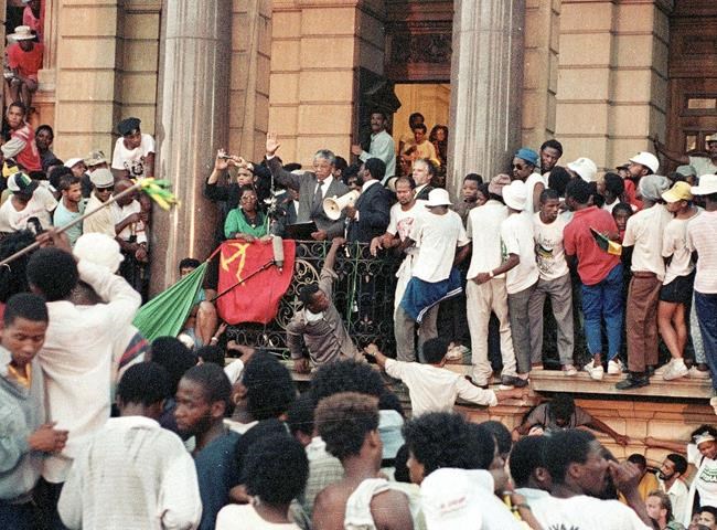 AP Was There: Nelson Mandela released from jail 30 years ago | iNFOnews.ca