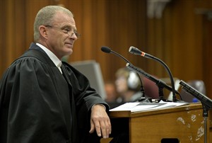 Defence lawyer in Oscar Pistorius murder trial says testimony over, he plans to close his case | iNFOnews.ca CP29044476