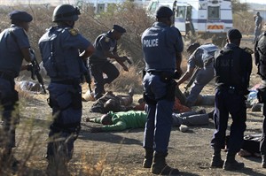 South African police open fire on striking mine workers, several injured | iNFOnews.ca CP19808425
