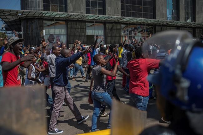 Deadly riots rock Zimbabwe's capital as vote results delayed | iNFOnews.ca