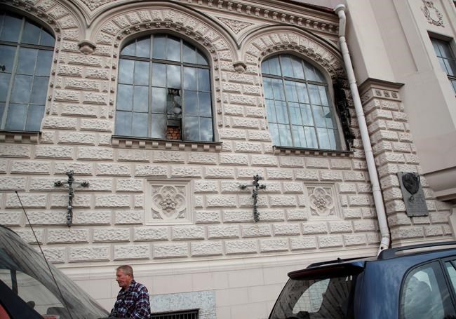 Studios of controversial Russian film director assailed | iNFOnews.ca CP196797612