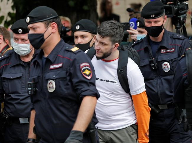 Moscow police detain people protesting ex-reporter's jailing | iNFOnews.ca