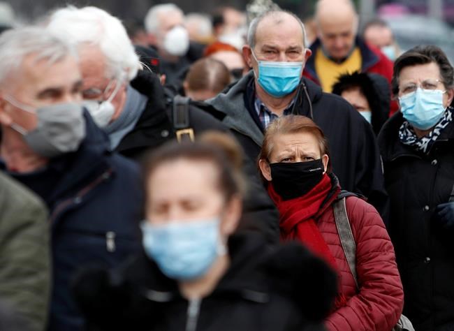 Bosnian Serb health workers get COVID-19 jabs in Serbia | iNFOnews.ca
