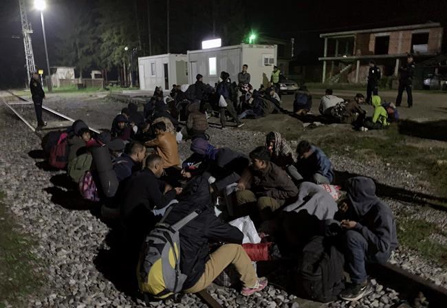 Migrants sleeping rough in streets of Bosnian town | iNFOnews.ca