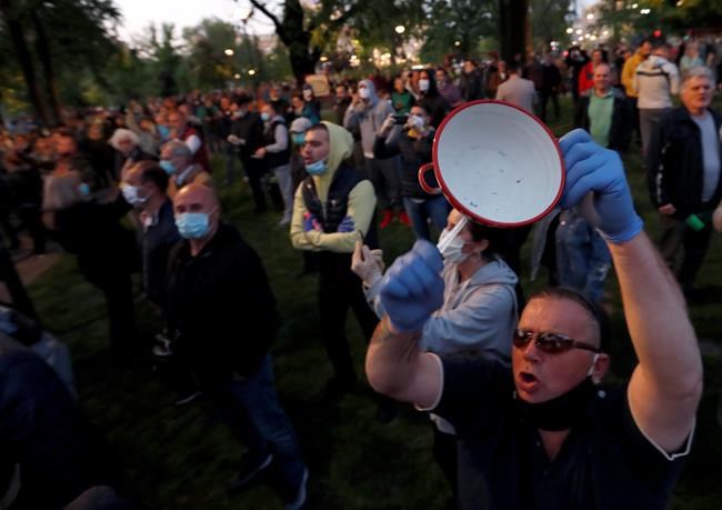Noisy protest in Belgrade against Serbia's populist leader | iNFOnews.ca