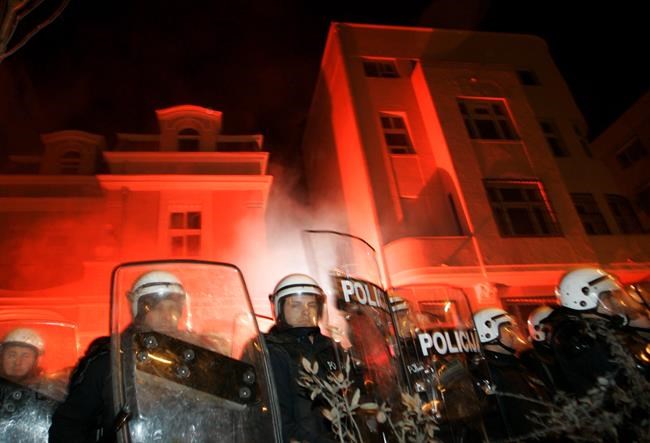 Serbian court suspends sentences in US embassy attack case | iNFOnews.ca Serbian court suspends sentences in US embassy attack case | iNFOnews.ca