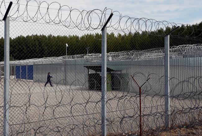 No freedom or hope for migrants in Hungary transit camps | iNFOnews.ca