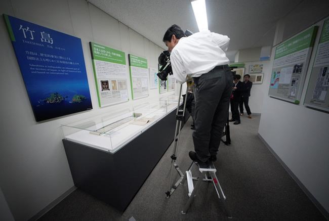 Japan displays documents to defend claims to disputed isles | iNFOnews.ca CP182050205