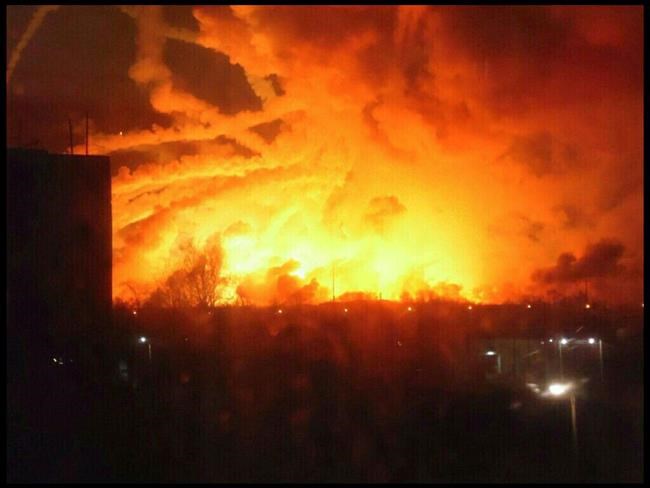 20,000 evacuated after fire at military arsenal in Ukraine | iNFOnews.ca CP783742972