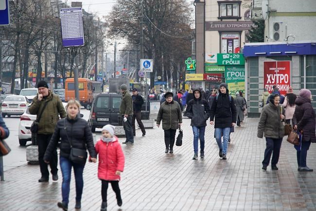 Ukrainian workers, seeing little hope at home, head abroad | iNFOnews.ca Ukrainian workers, seeing little hope at home, head abroad | iNFOnews.ca