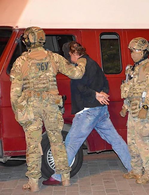 Ukrainian crime suspect flees after taking policeman hostage | iNFOnews.ca