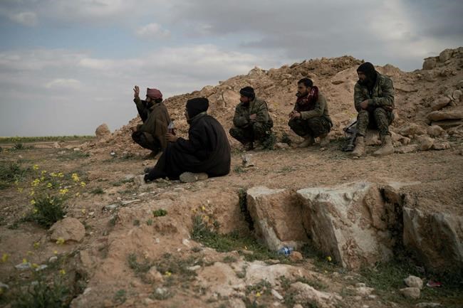 Push on last IS enclave blunted by discovery of civilians | iNFOnews.ca CP1864263658
