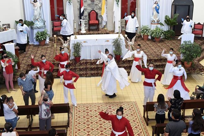 Costa Rica priest sings public health message amid pandemic | iNFOnews.ca Costa Rica priest sings public health message amid pandemic | iNFOnews.ca