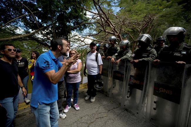 Opposition: Venezuelan officials bury 2 killed in clash | iNFOnews.ca Opposition: Venezuelan officials bury 2 killed in clash | iNFOnews.ca