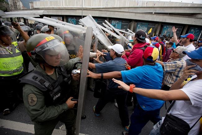 Venezuelans clash with police in march to demand recall | iNFOnews.ca