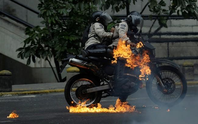 Venezuela's defence chief warns guardsmen on excessive force | iNFOnews.ca CP1146920439