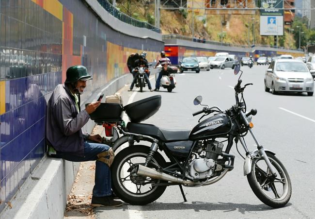 Venezuelans turn highway off ramp into cellphone hotspot | iNFOnews.ca