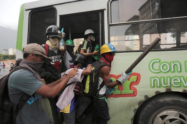 Lawmaker: Hugo Chavez's childhood home burned by protesters | iNFOnews.ca