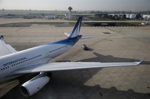 40 per cent of flights cancelled in France because of air-traffic controllers' strike | iNFOnews.ca CP32605935