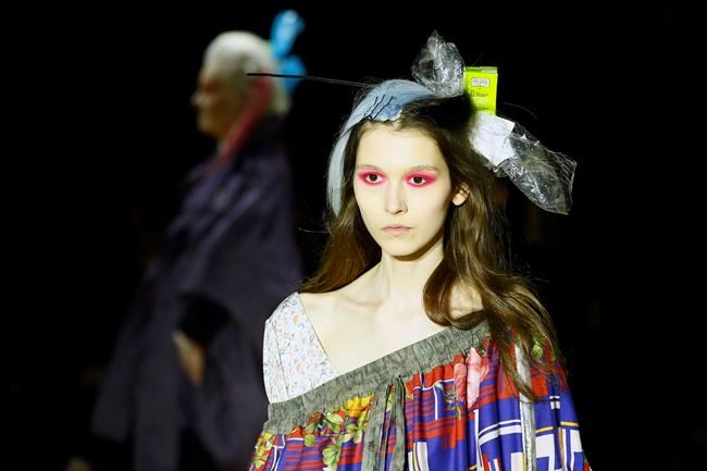 Paris gets Hadid-mania, as Saab and Mugler channel dark, 80s | iNFOnews.ca