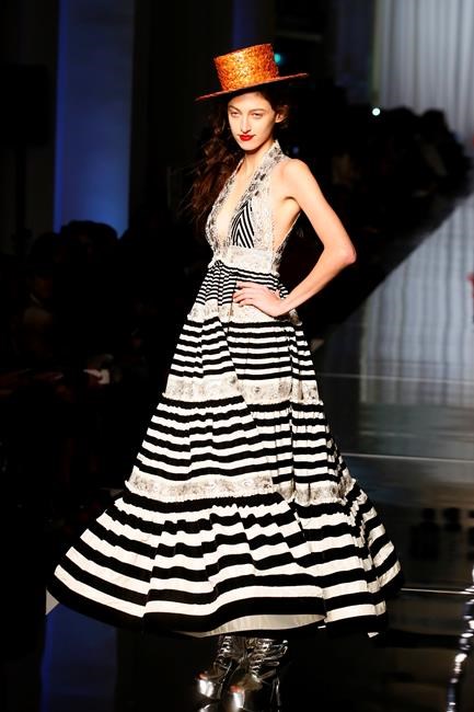 Valentino designer in solo couture debut; Gaultier goes acid | iNFOnews.ca Valentino designer in solo couture debut; Gaultier goes acid | iNFOnews.ca
