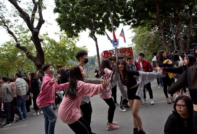 Trump and Pence both travelling outside US on Monday | iNFOnews.ca