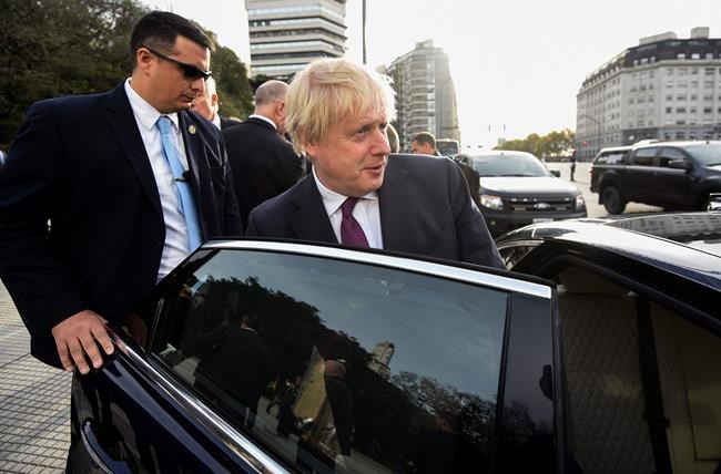 Britain's top diplomat honours Argentines killed in Falklands | iNFOnews.ca