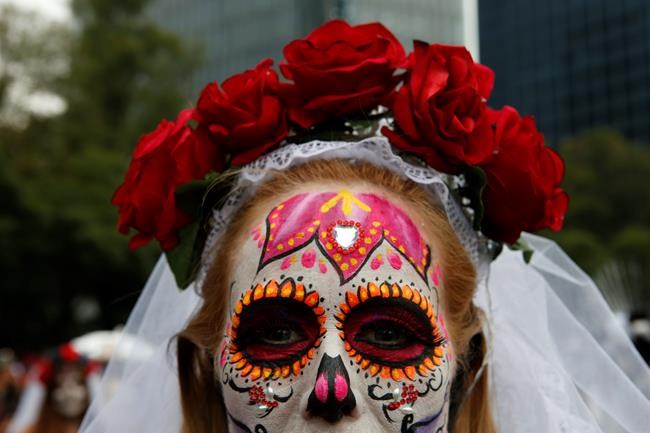 Mexicans parade as fancy skeletons ahead of Day of the Dead | iNFOnews.ca