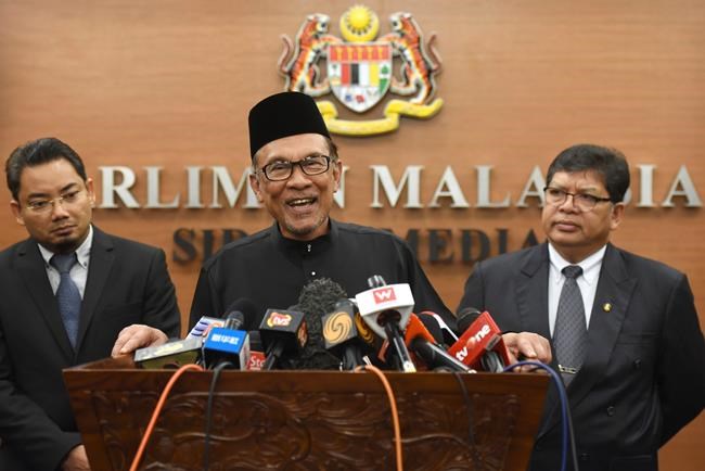 Feeling 'vindicated,' Malaysia's Anwar takes lawmaker oath | iNFOnews.ca