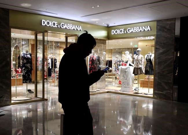 Chinese model in derided Dolce & Gabbana ads apologizes | iNFOnews.ca Chinese model in derided Dolce & Gabbana ads apologizes | iNFOnews.ca