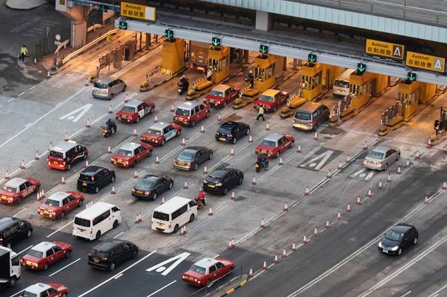 Hong Kong tunnel reopens, campus siege nears end | iNFOnews.ca