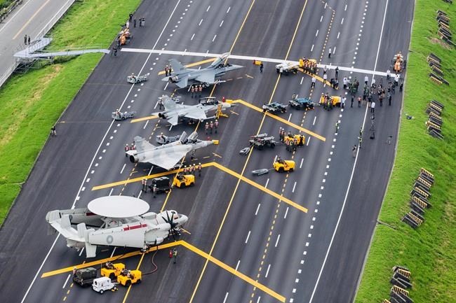Taiwan lands aircraft on highway as part of military drills | iNFOnews.ca