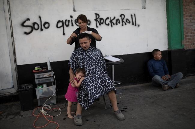 Migrant 'caravan' gathers on US-Mexico border | iNFOnews.ca