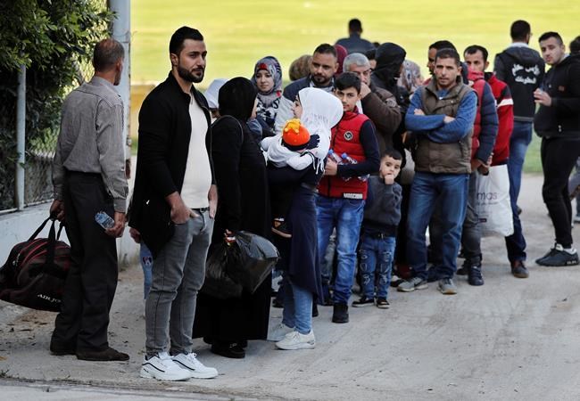 Hundreds of Syrian refugees in Lebanon return home | iNFOnews.ca