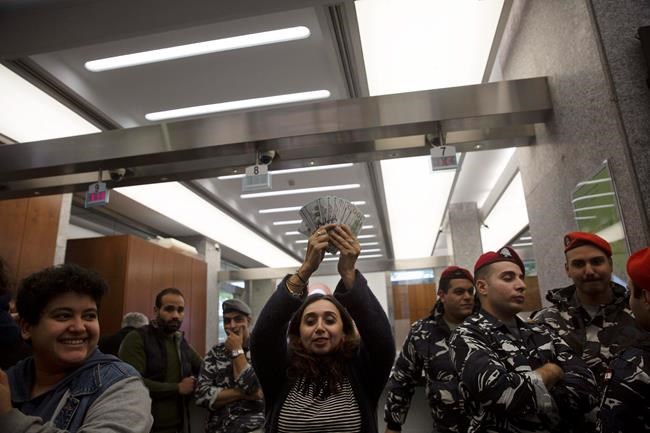 Facing humiliating controls, Lebanese focus fury on banks | iNFOnews.ca