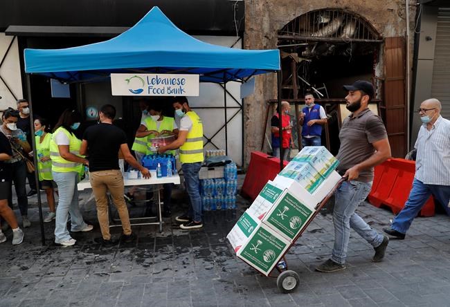 Abandoned by state after explosion, Lebanese help each other | iNFOnews.ca