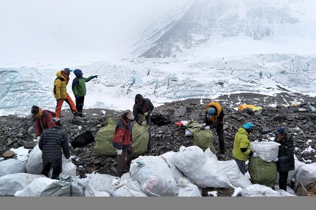 China plans major cut in number of Everest climbers | iNFOnews.ca