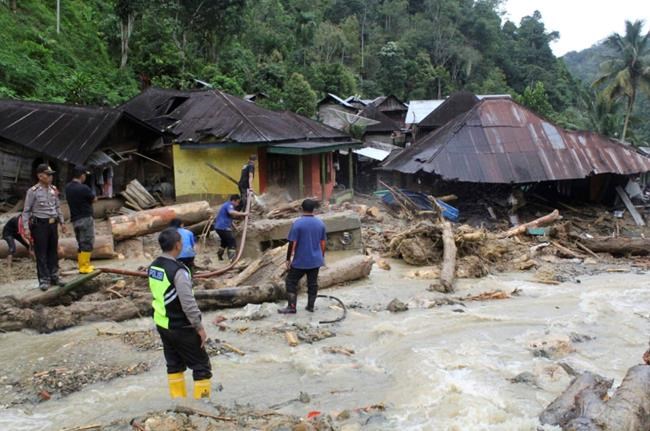 27 dead in floods, landslides on Indonesia's Sumatra island | iNFOnews.ca