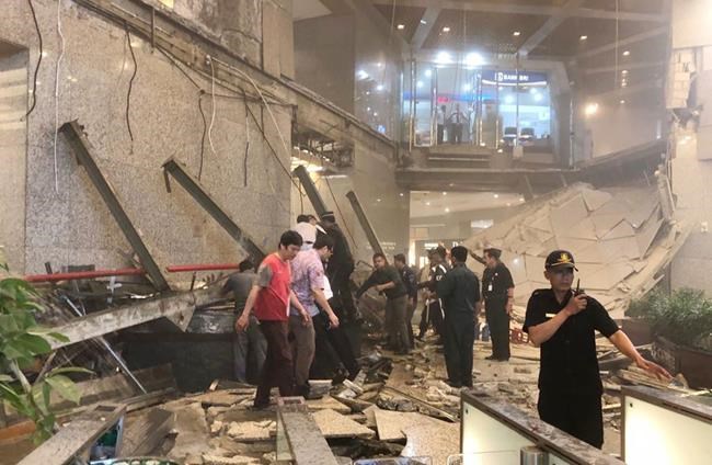 Mezzanine collapse inside Jakarta tower hurts nearly 80 | iNFOnews.ca