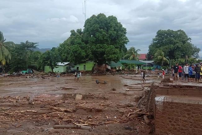 Heavy rains trigger landslide, floods in Indonesia; 44 dead | iNFOnews.ca CP1182099076