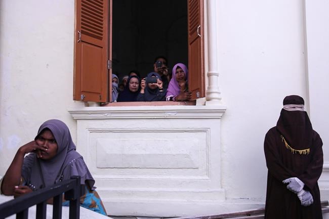 Indonesia's Aceh carries out public canings despite pledge | iNFOnews.ca CP1919371860