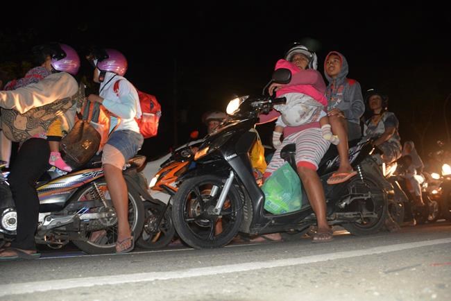 Strong earthquake rattles Indonesia's Java island; 2 dead | iNFOnews.ca Strong earthquake rattles Indonesia's Java island; 2 dead | iNFOnews.ca