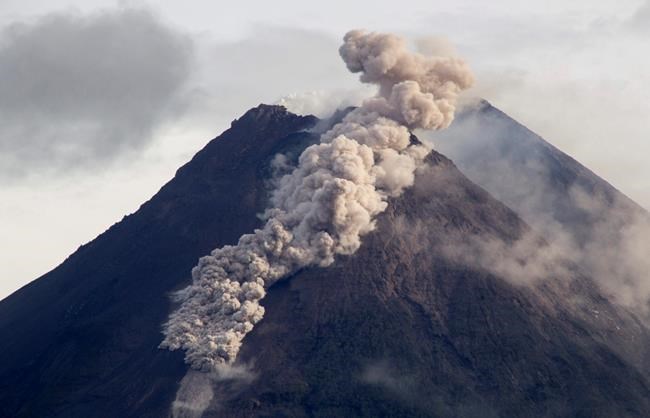 Indonesian volcano unleashes river of lava in new eruption | iNFOnews.ca