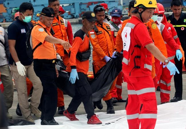 The Latest: Boeing experts to arrive in Indonesia for probe | iNFOnews.ca The Latest: Boeing experts to arrive in Indonesia for probe | iNFOnews.ca