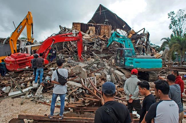 At least 42 dead as Indonesia quake topples homes, buildings | iNFOnews.ca
