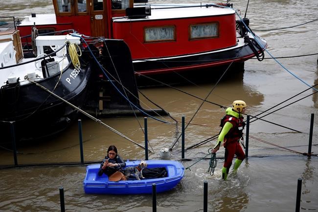 Rain pummels France; Seine overflows its banks in Paris | iNFOnews.ca Rain pummels France; Seine overflows its banks in Paris | iNFOnews.ca