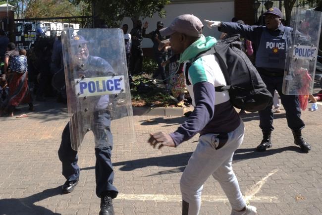 South African police disperse refugees protesting attacks | iNFOnews.ca