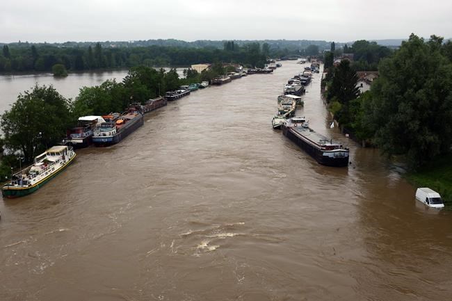 Seine up to highest level in 35 years, Paris landmarks shut | iNFOnews.ca Seine up to highest level in 35 years, Paris landmarks shut | iNFOnews.ca